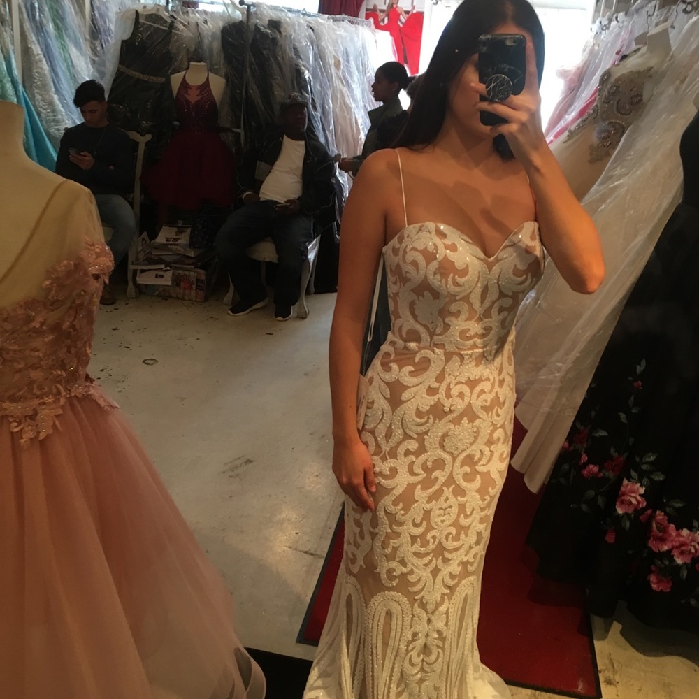 WHITE PROM DRESS - Picture 3 of 5